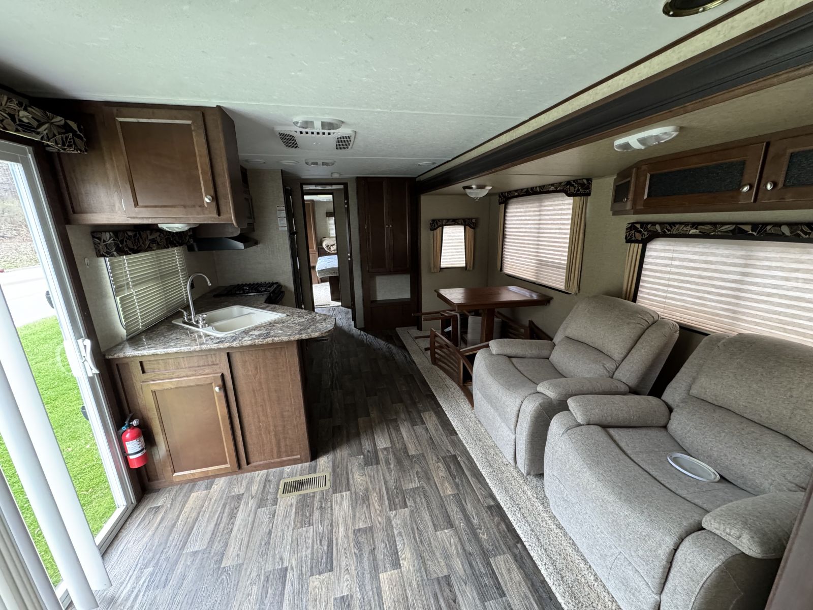 2016 Keystone Hideout 38FQDS photo 4