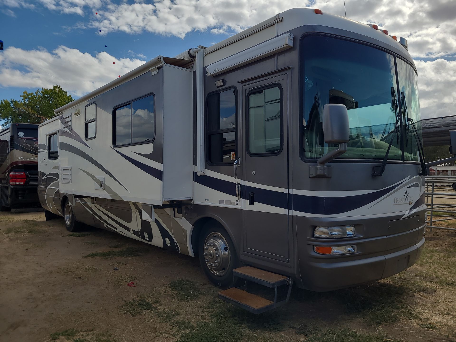 2005 National Tropical 396LX - Image 8