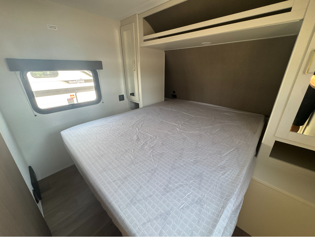 2027 GRAND DESIGN TRANSCEND 26BHX - Image 8