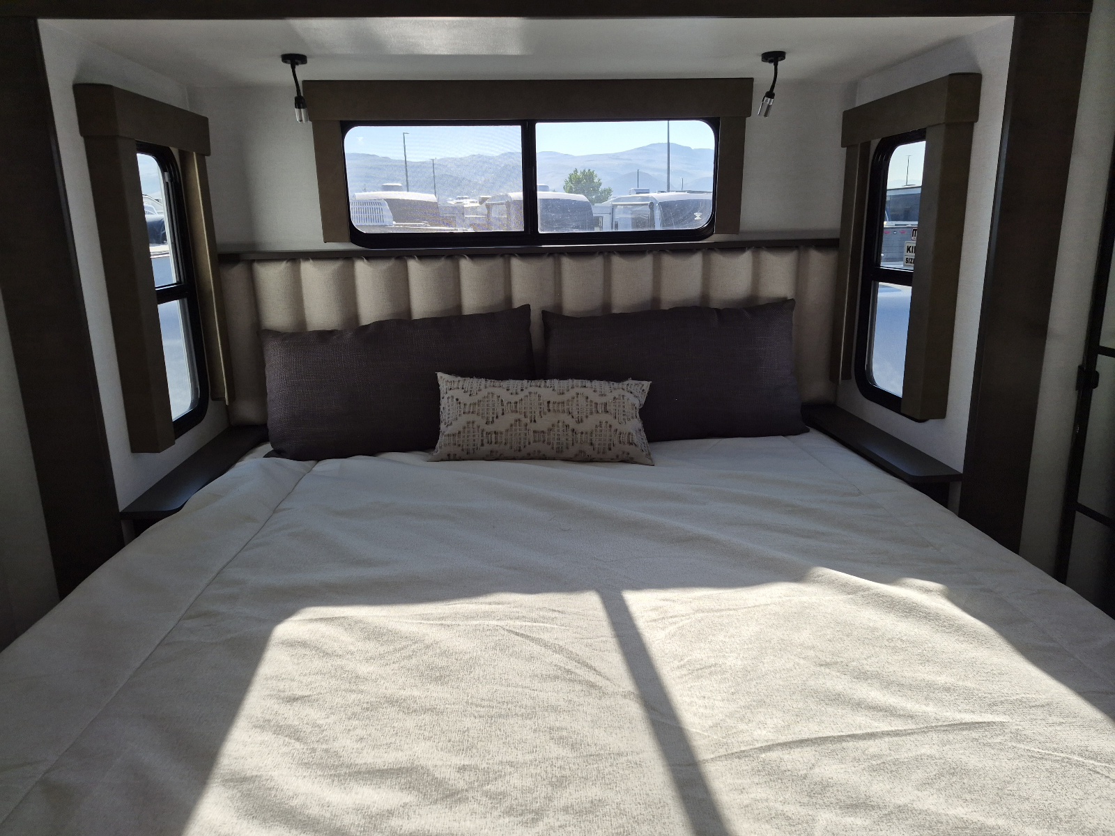 2027 Alliance RV PARADIGM 310RL - Image 12