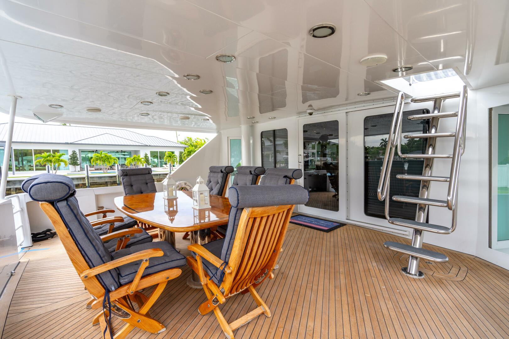 2001 Hatteras 100 Motor Yacht - Image 9