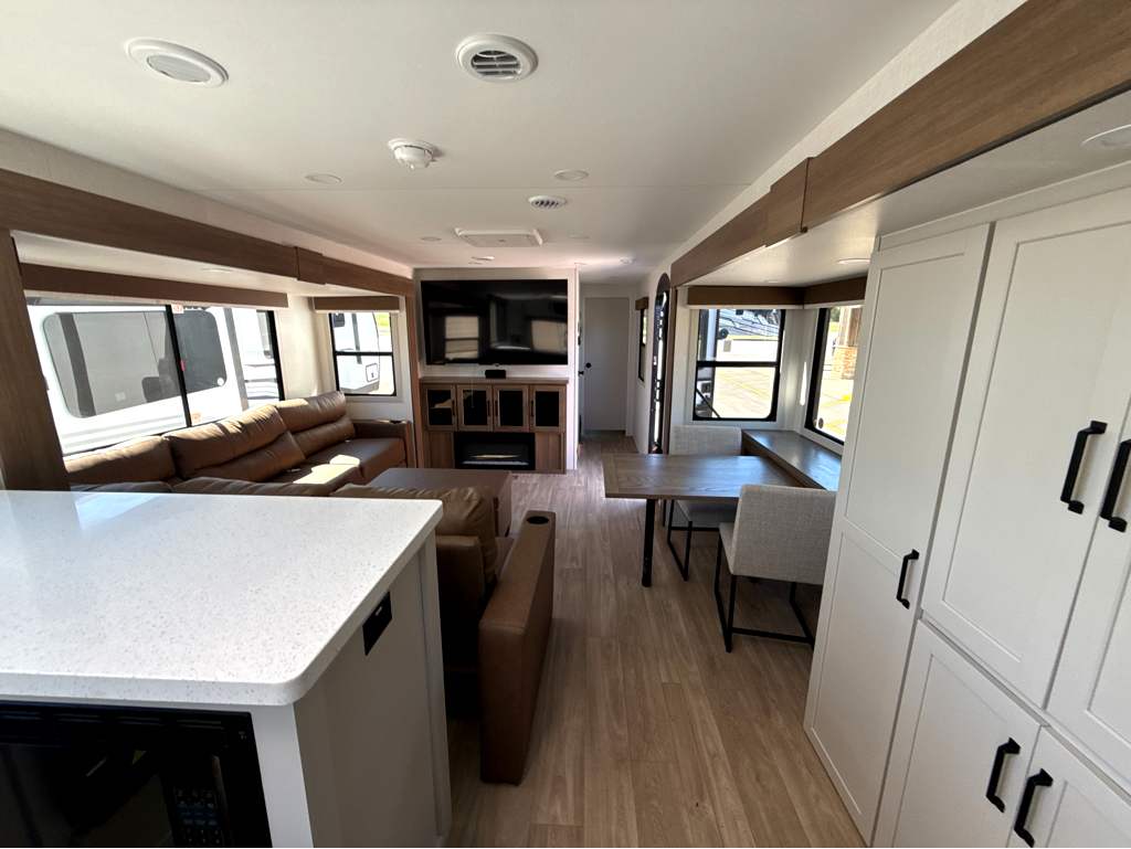 2027 VENTURE RV SPORTTREK 323VRK - Image 15