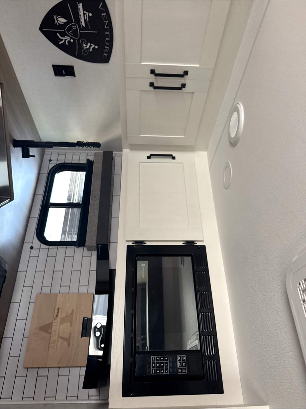 2027 VENTURE RV SIENNA 311VDB - Image 23