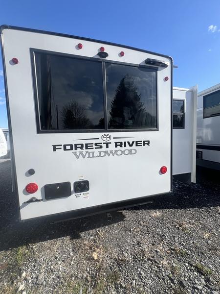 2026 Wildwood WBT323RLI - Image 19
