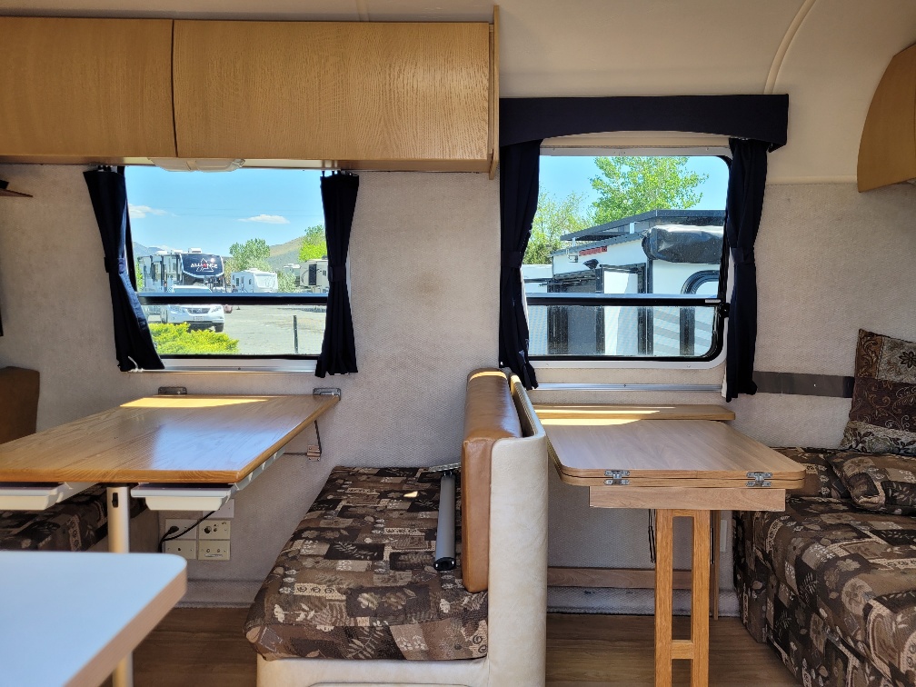 2006 Airstream Safari 25SS - Image 5