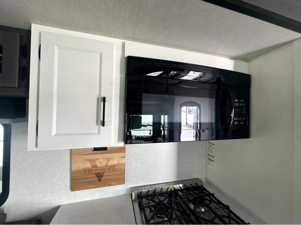 2026 VENTURE RV SPORTTREK 353VIK - Image 23