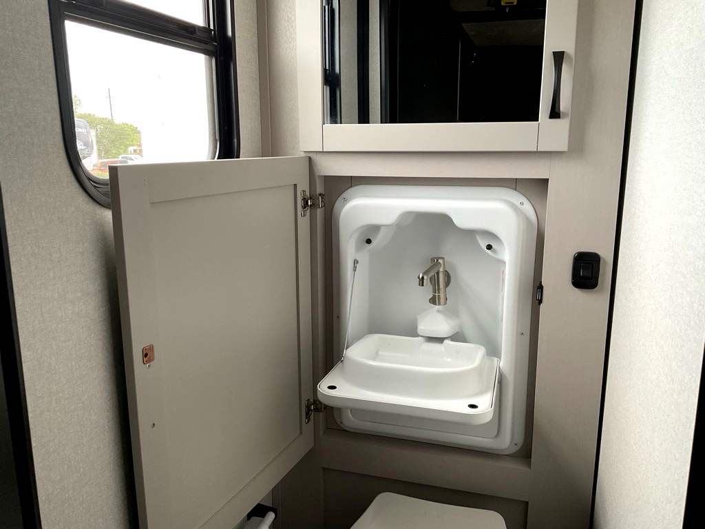 2026 JAYCO SEISMIC 395 - Image 40
