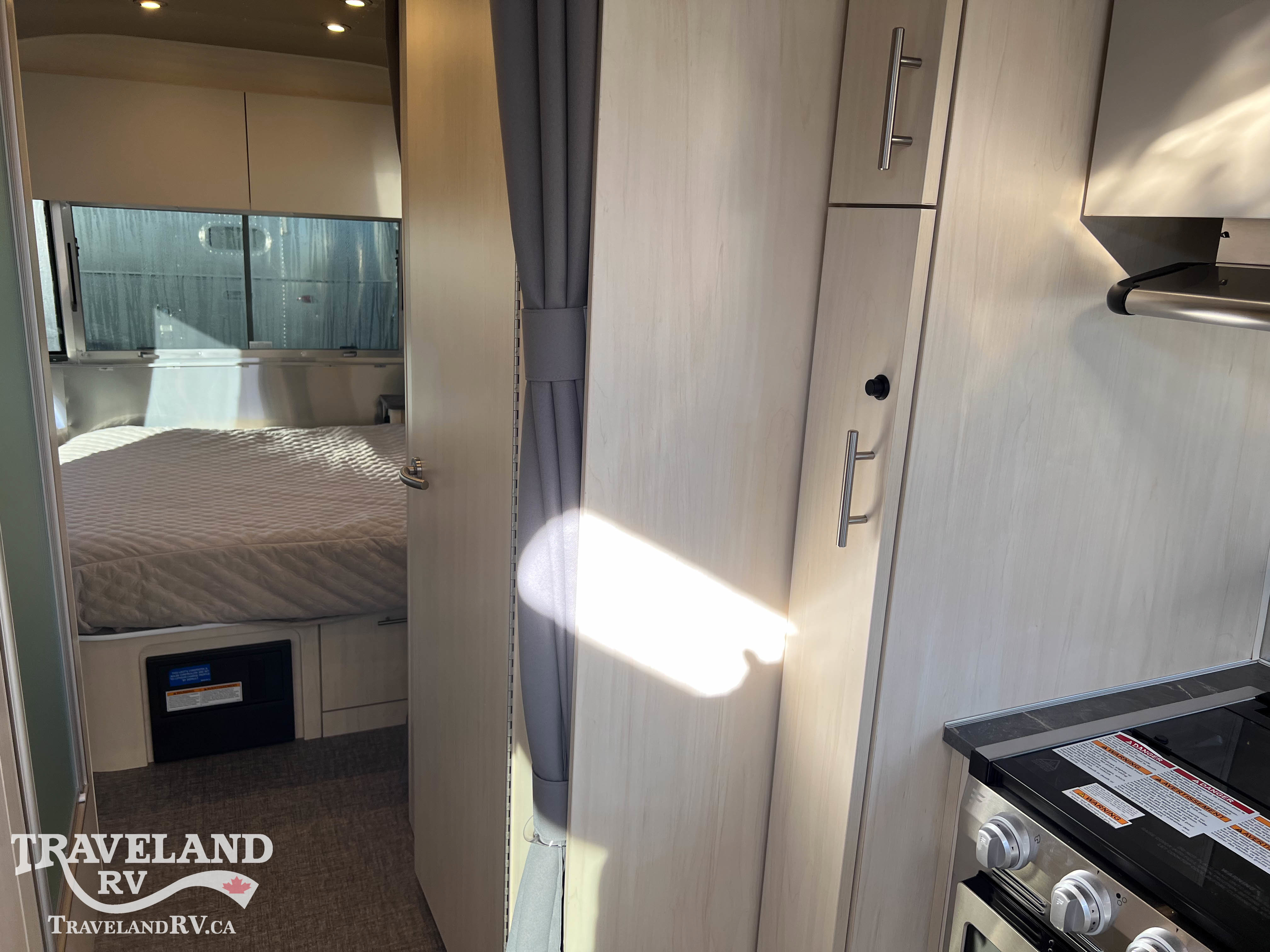2026 Airstream Flying Cloud 25FB - Image 17