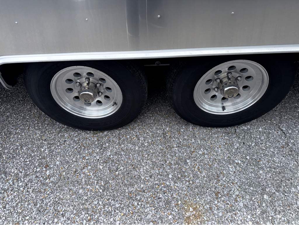 2024 AIRSTREAM GLOBETROTTER 27FB TWIN - Image 6