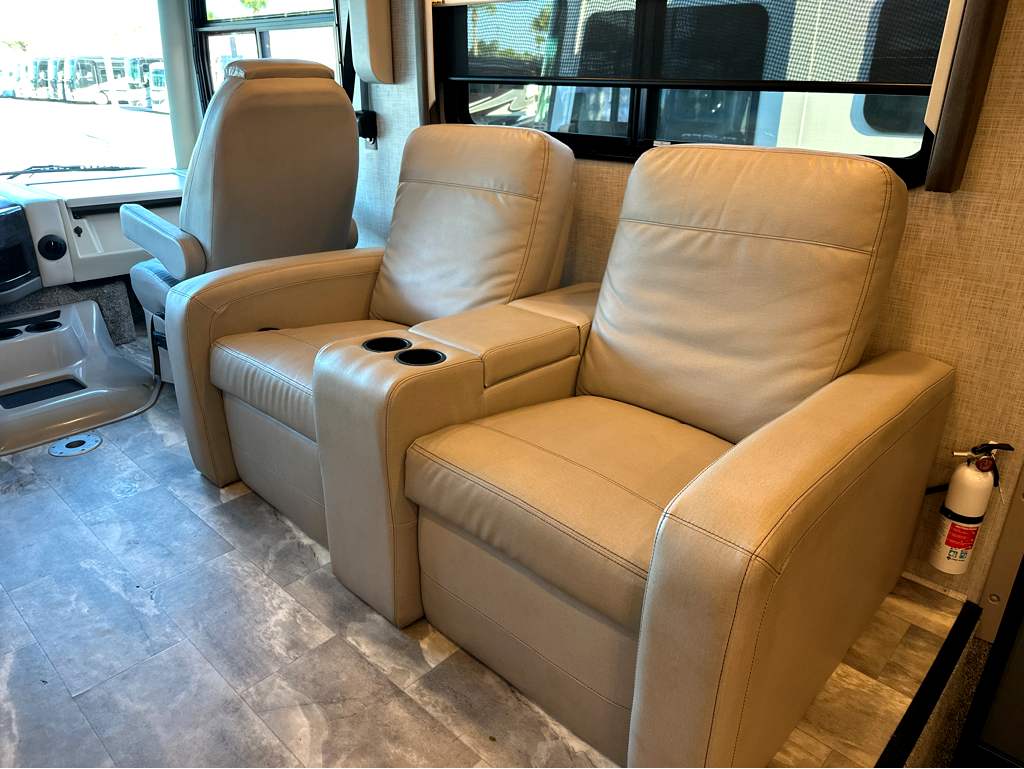 2023 THOR MOTOR COACH CHALLENGER 37DS - Image 13