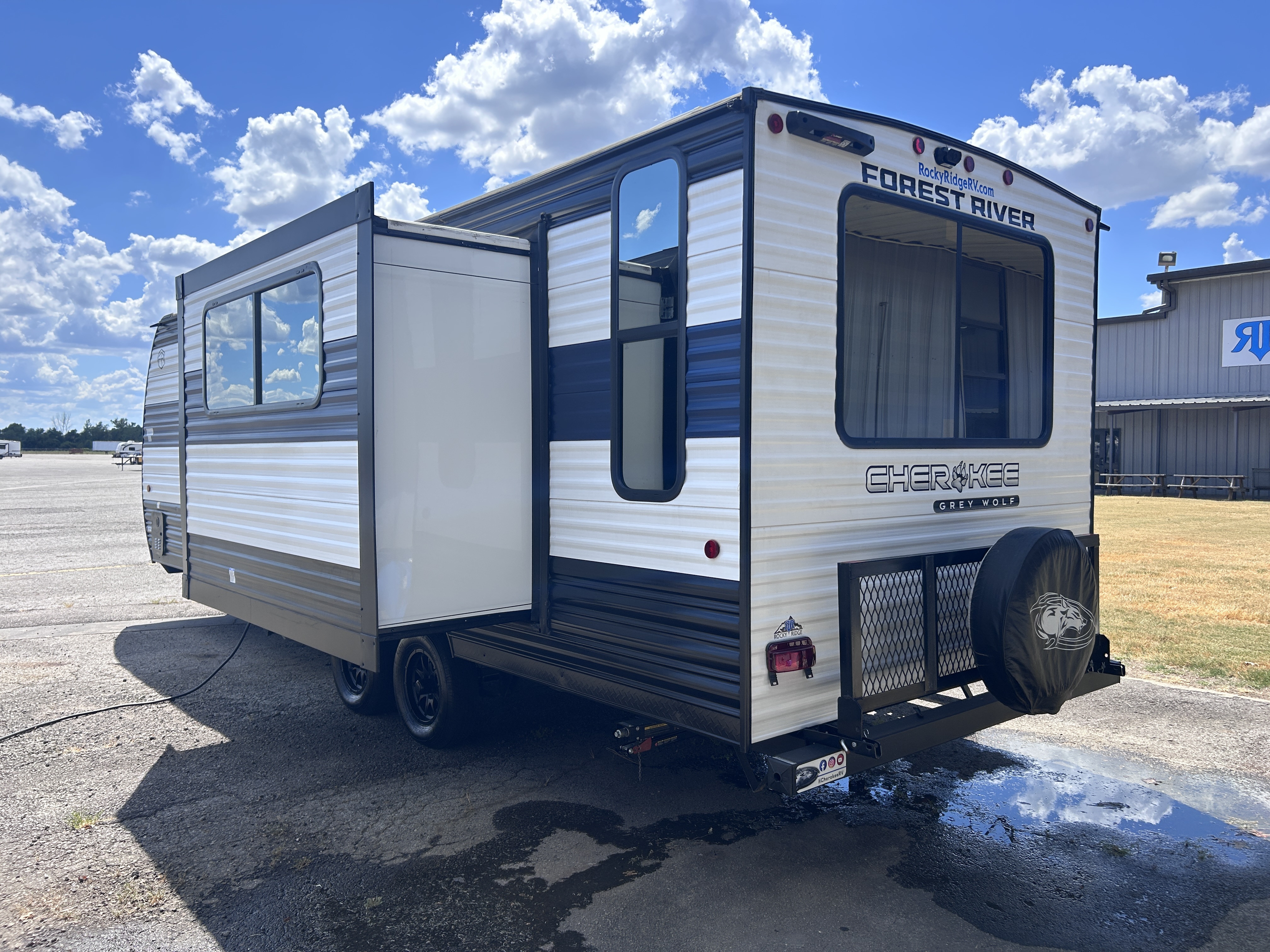 2025 Forest River Cherokee Grey Wolf 23MK - Image 6