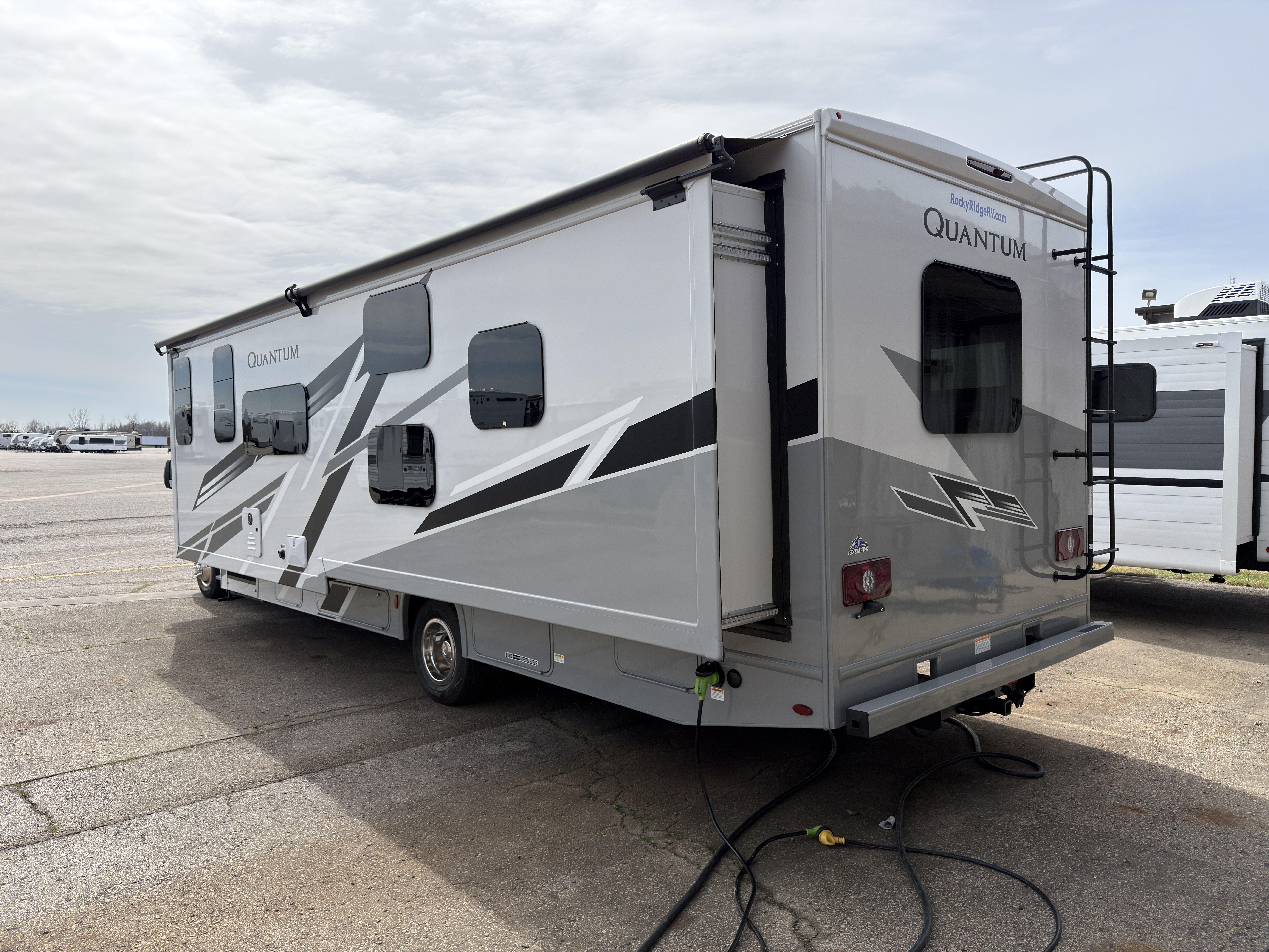 2026 Thor Motor Coach Quantum LF31 - Image 5