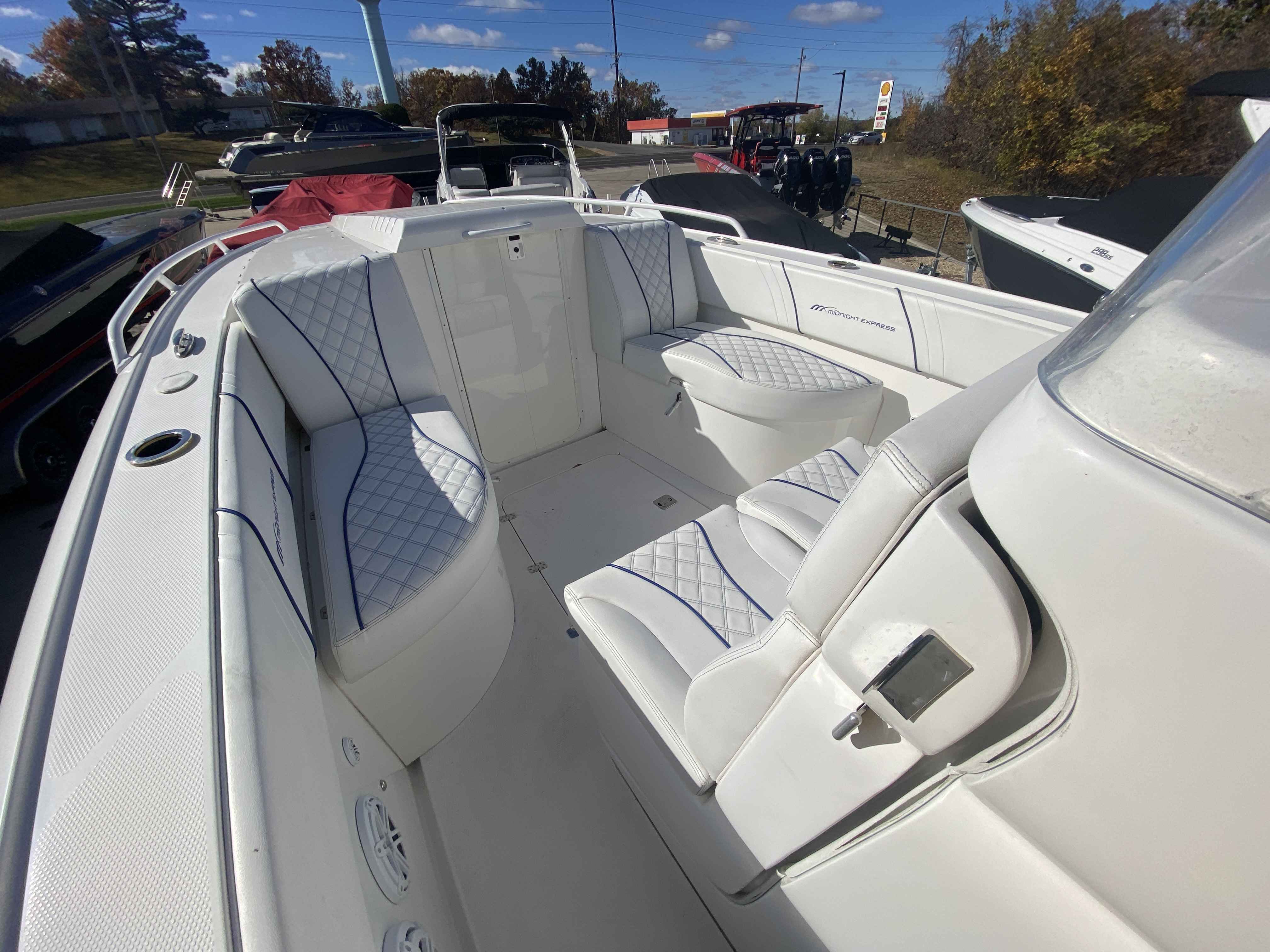 2017 Midnight Express 39 Cuddy  - Image 19