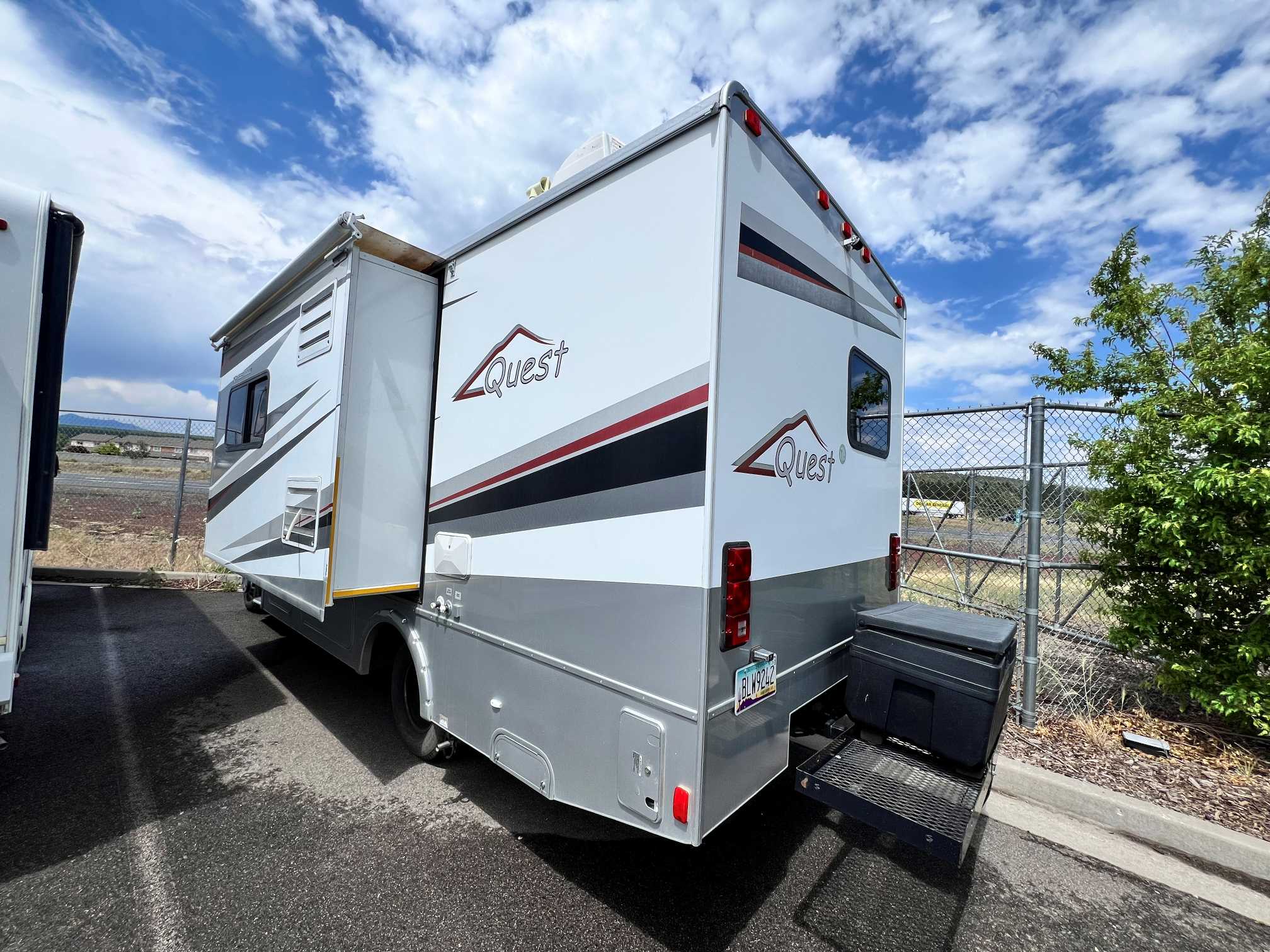 2010 Fleetwood Quest 24SL - Image 3