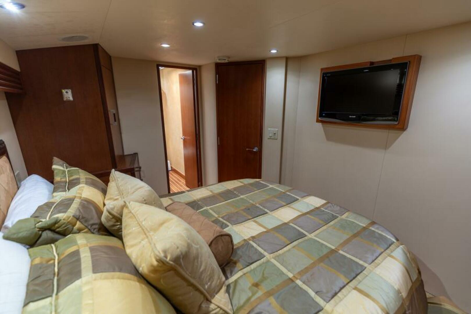 2008 Hatteras 60 Convertible - Image 11