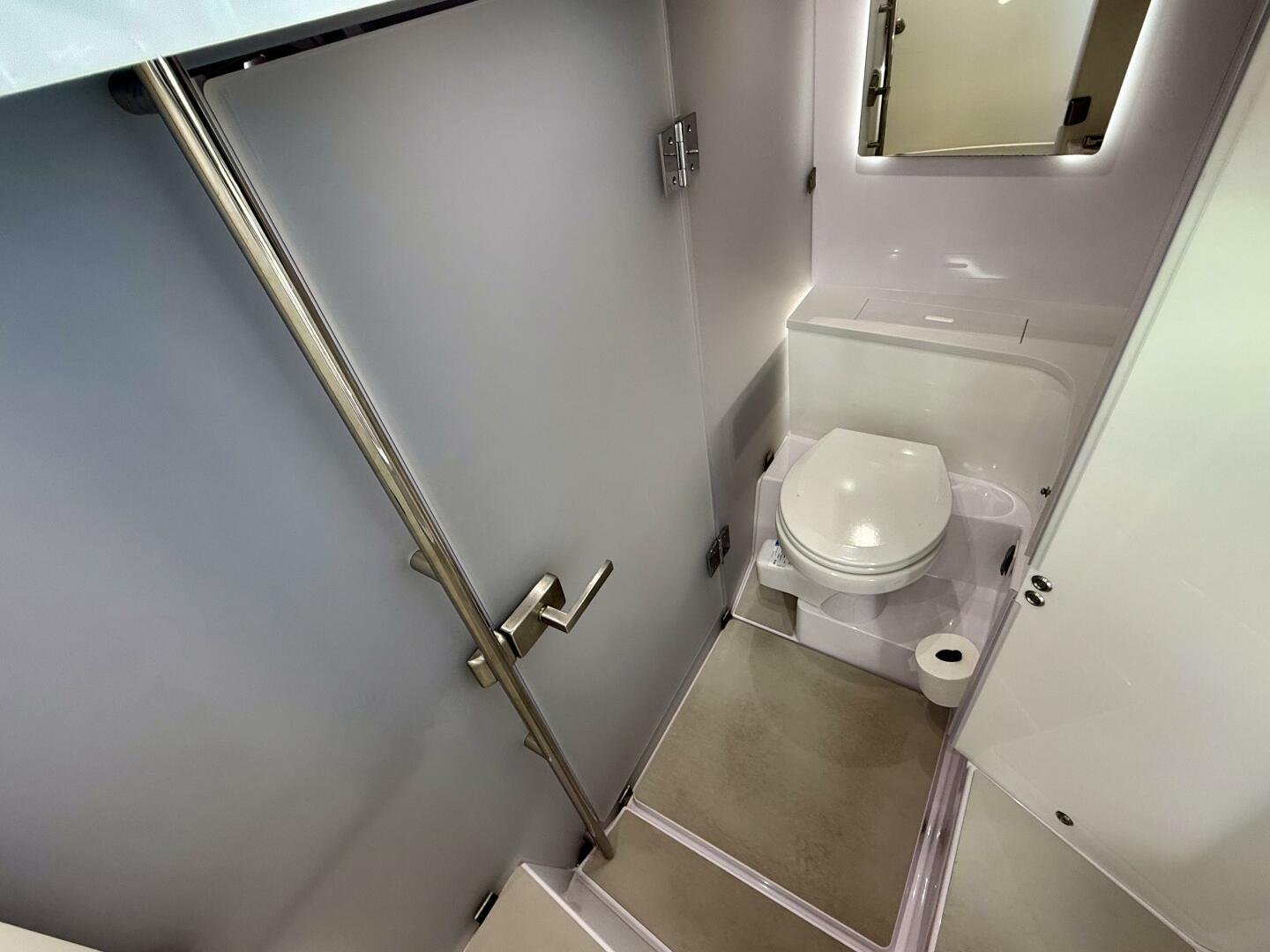 2023 Axopar 37 Cross Cabin - Image 30