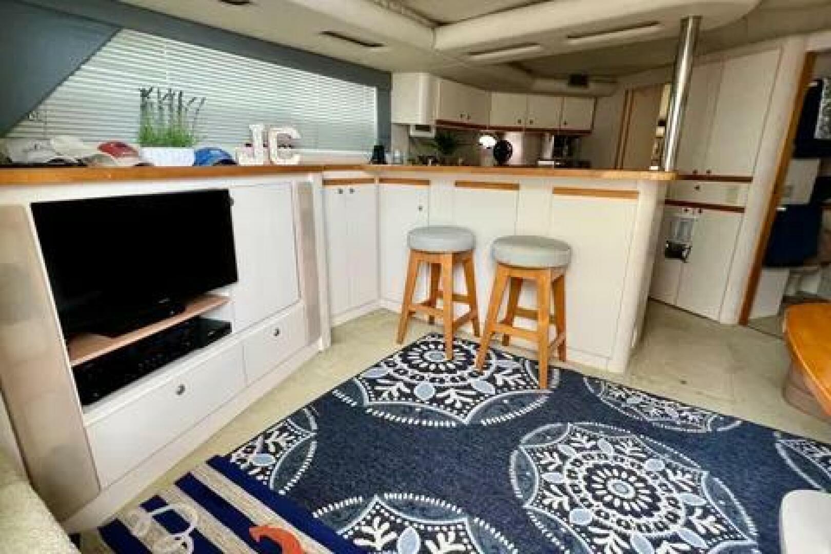 1996 Cruisers Yachts 4285 Express Bridge - Image 22