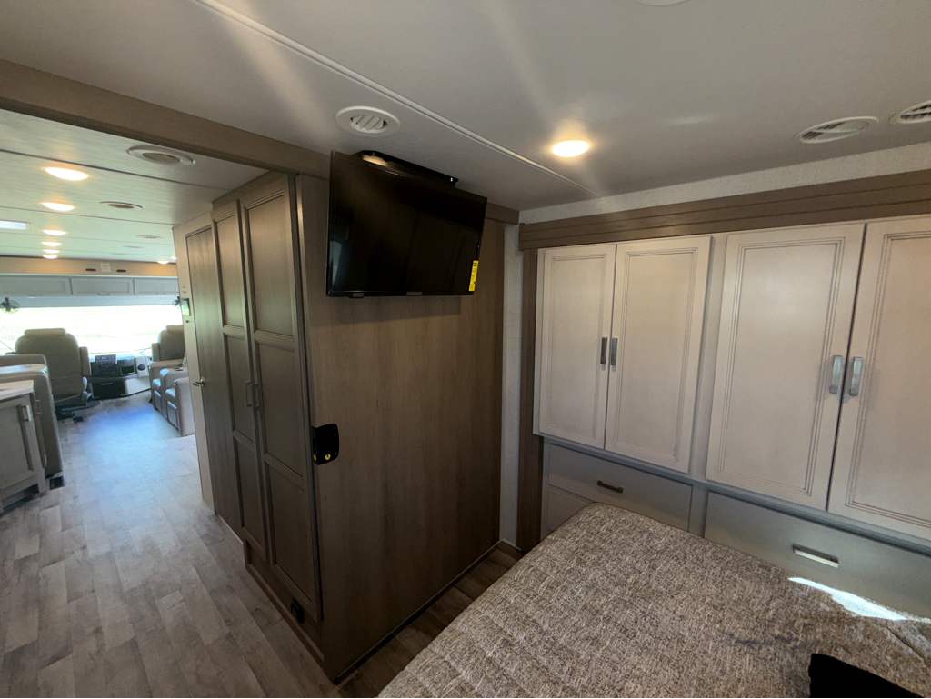 2026 THOR MOTOR COACH PALAZZO 33.5 - Image 30