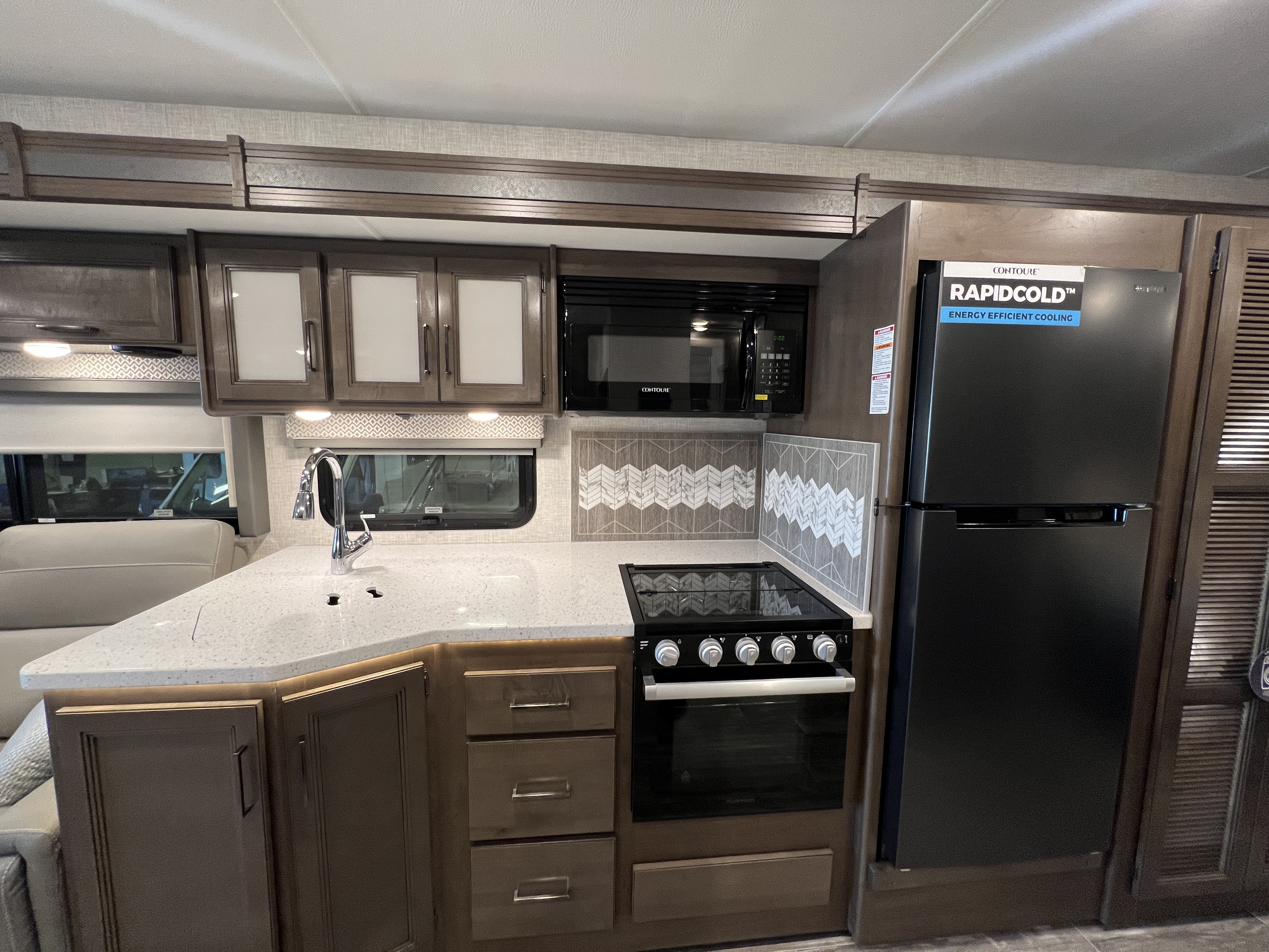 2022 Thor Motor Coach Hurricane 34R - Image 11