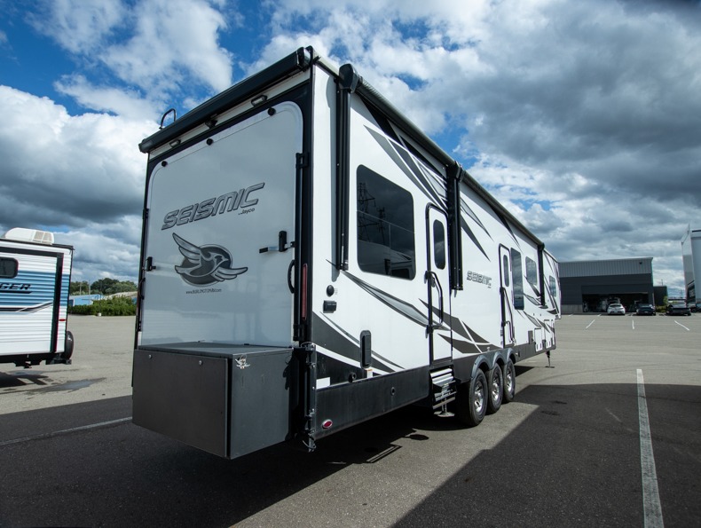 2020 Jayco Seismic 4013 - Image 2