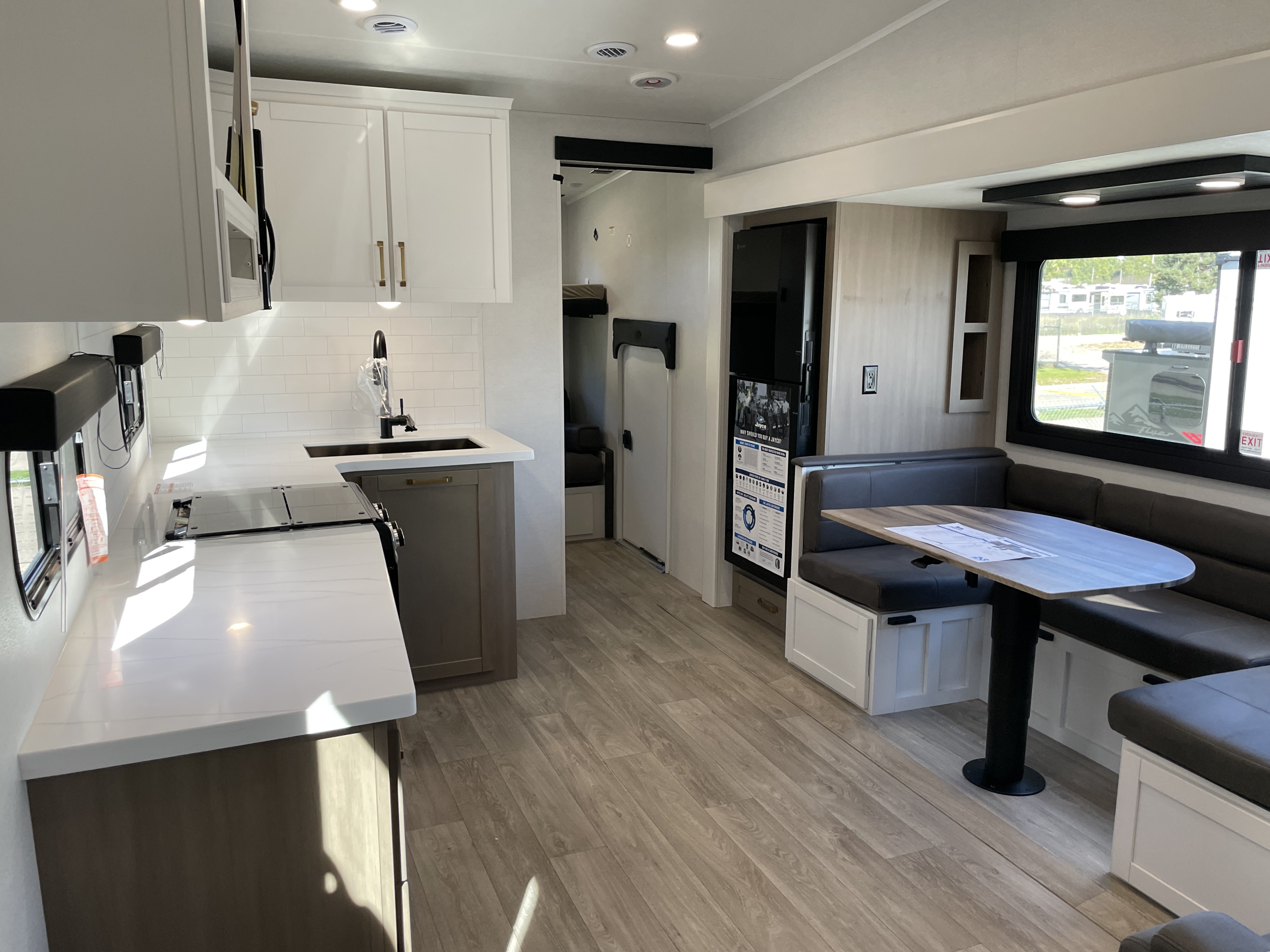 2027 Jayco Eagle 31QBH - Image 9