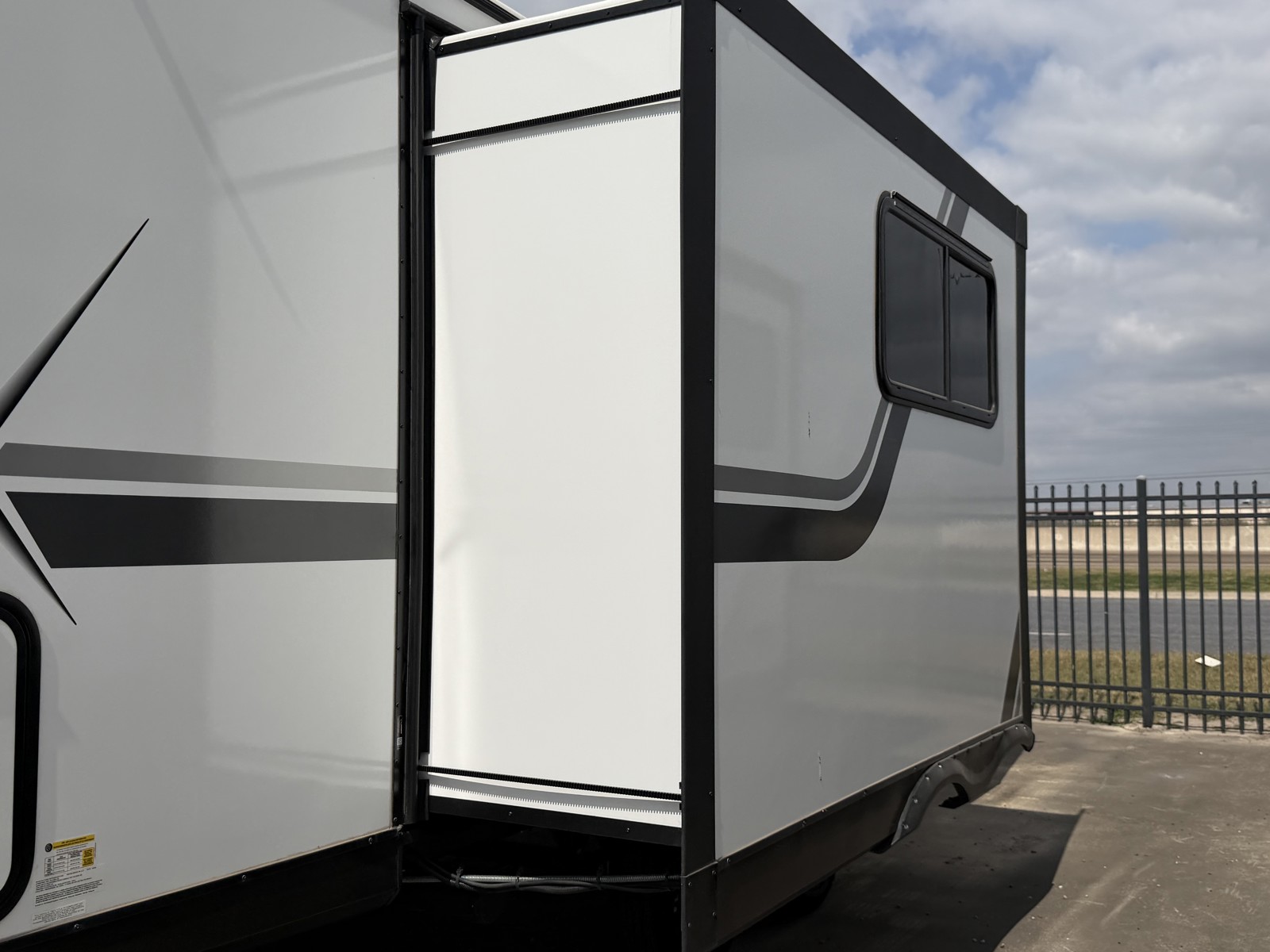 2026 GRAND DESIGN 21MBE - Image 12