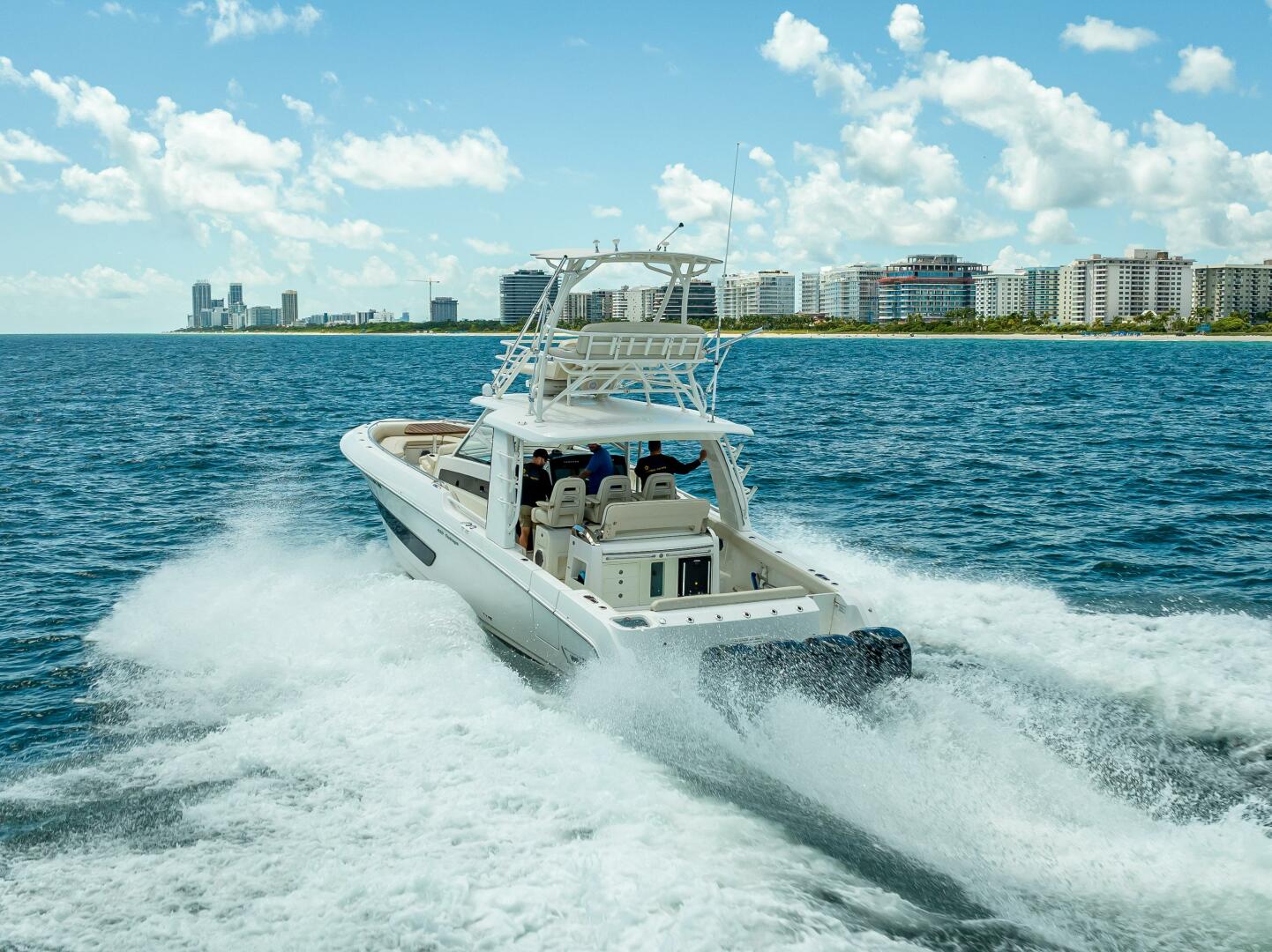 2016 Boston Whaler - Image 48