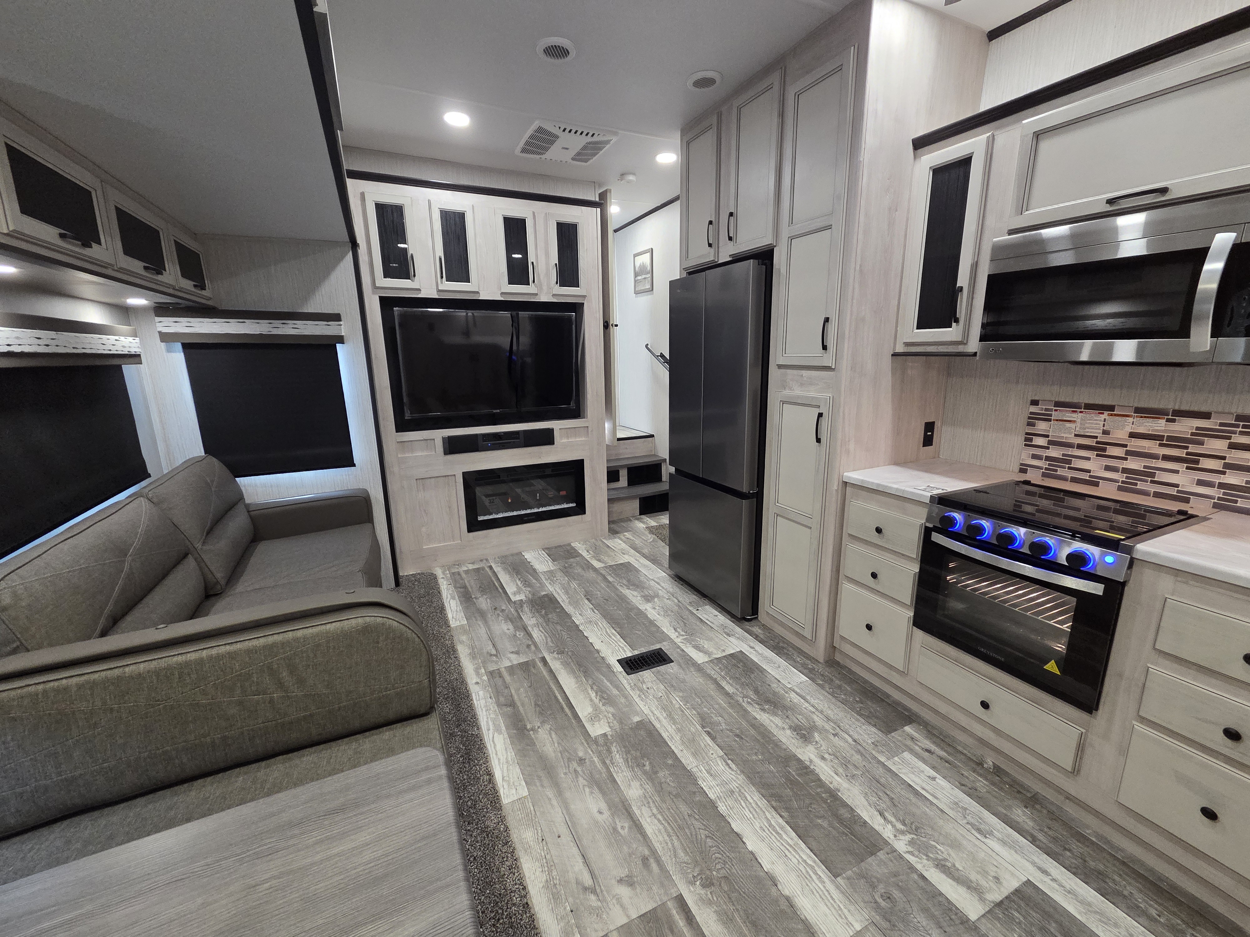 2022 Forest River Sandpiper 3330BH - Image 22