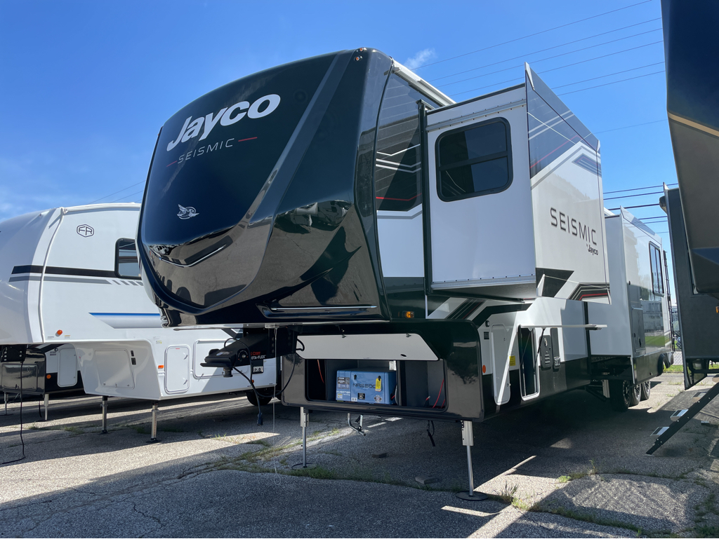 2026 Jayco Seismic 395 - Image 4