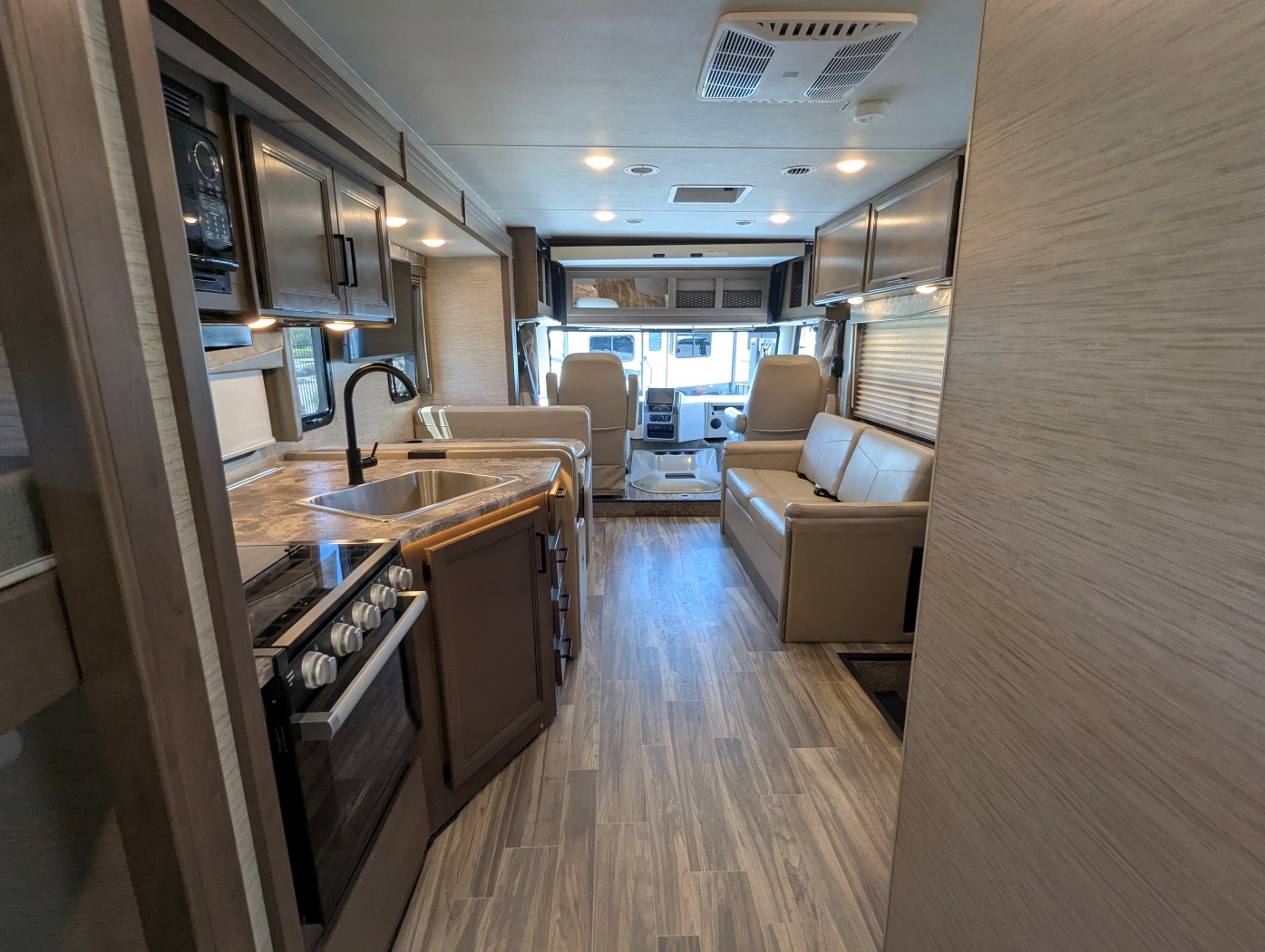 2022 Thor Motor Coach A.C.E. 32.3 - Image 32