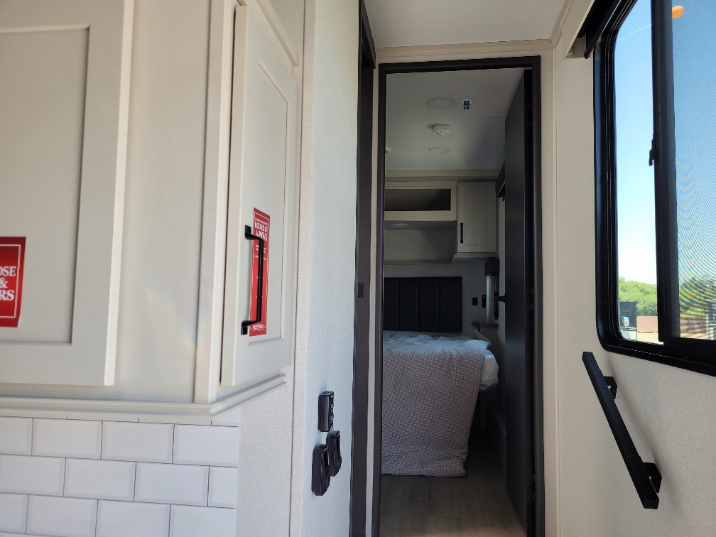 2026 Grand Design Momentum G-Class 325G - Image 14