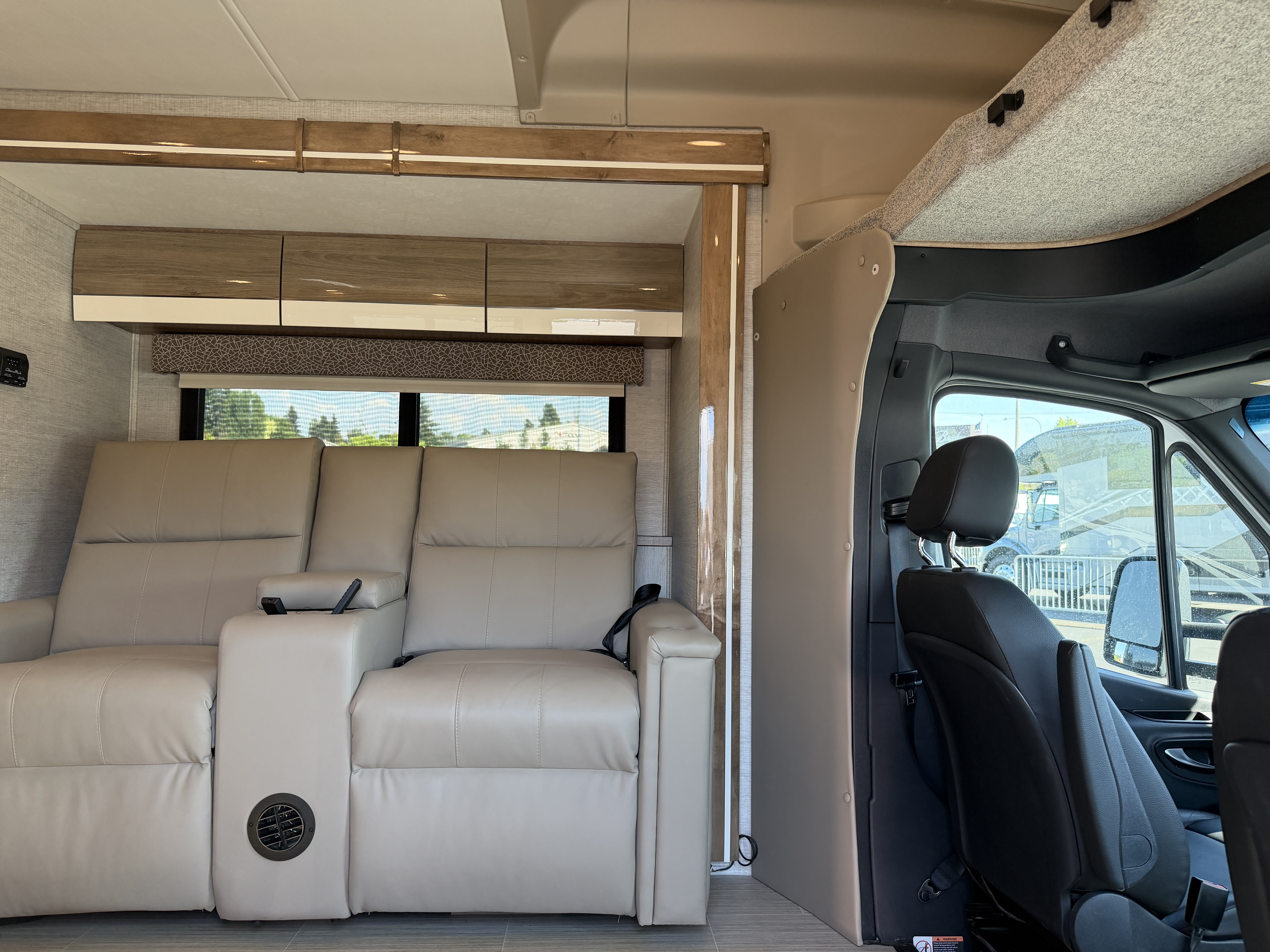 2021 Jayco Melbourne Prestige 24LP - Image 4