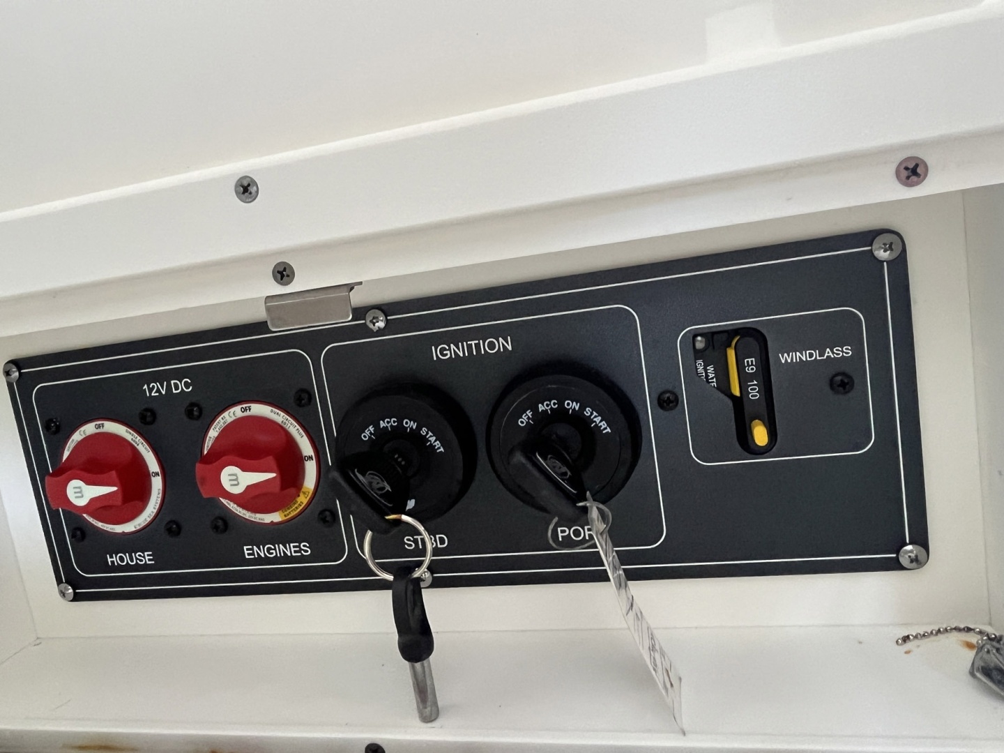 2022 Boston Whaler 320 Vantage - Image 28