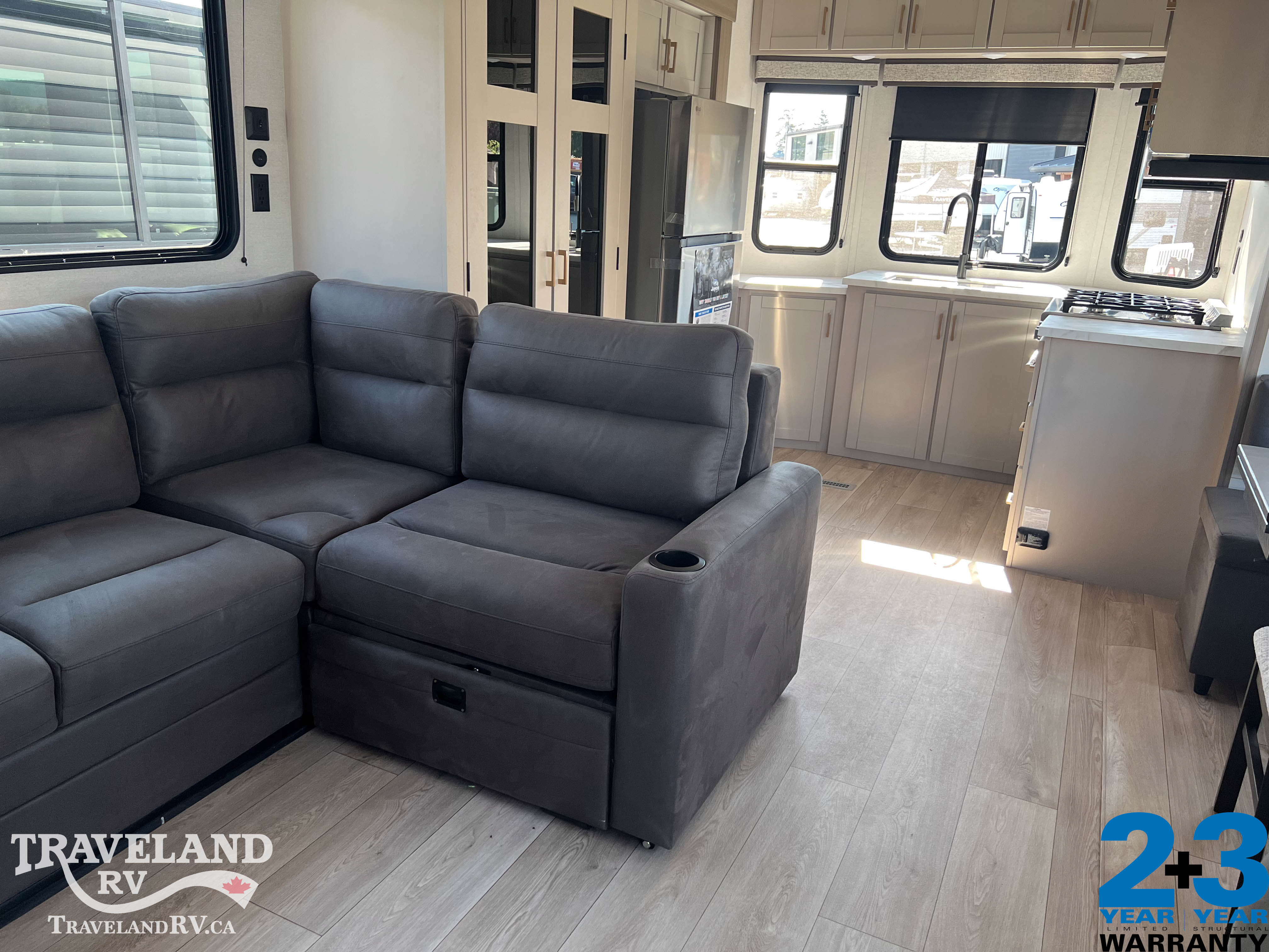 2027 Jayco Jay Flight Bungalow 404LOFT - Image 6