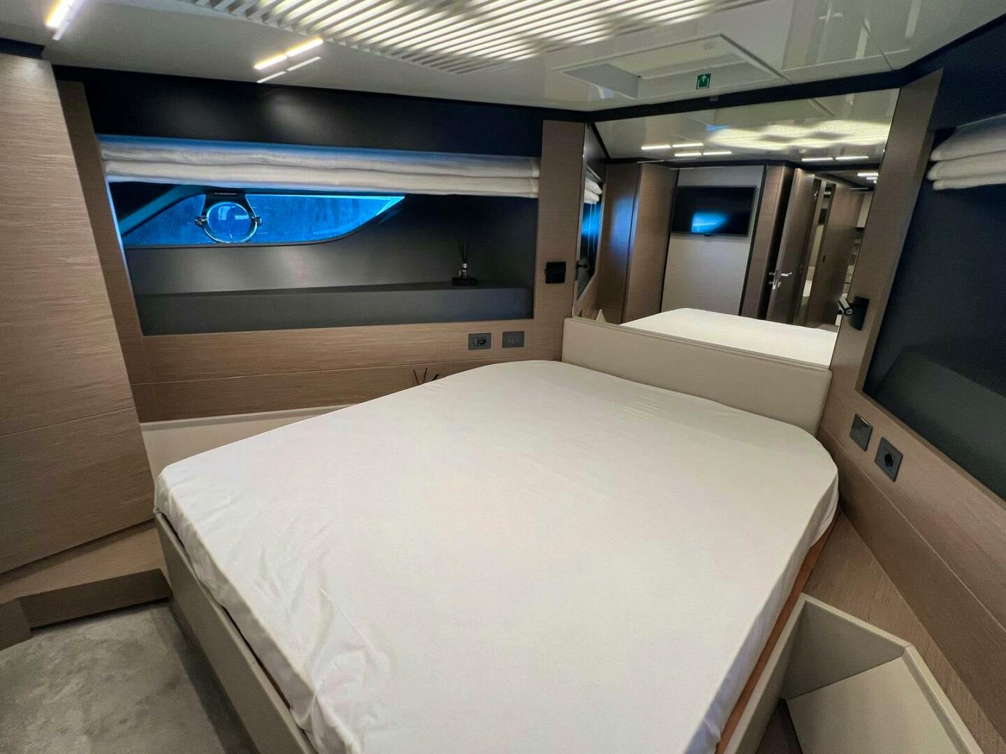 2019 Ferretti Yachts Ferretti 780 Base - Image 23