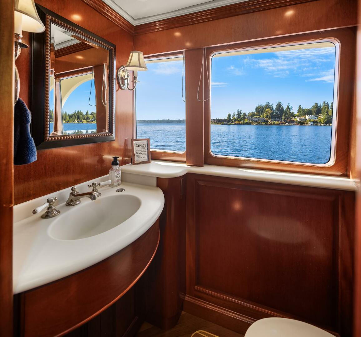 2001 Rayburn Custom Yachts Flush Deck - Image 17