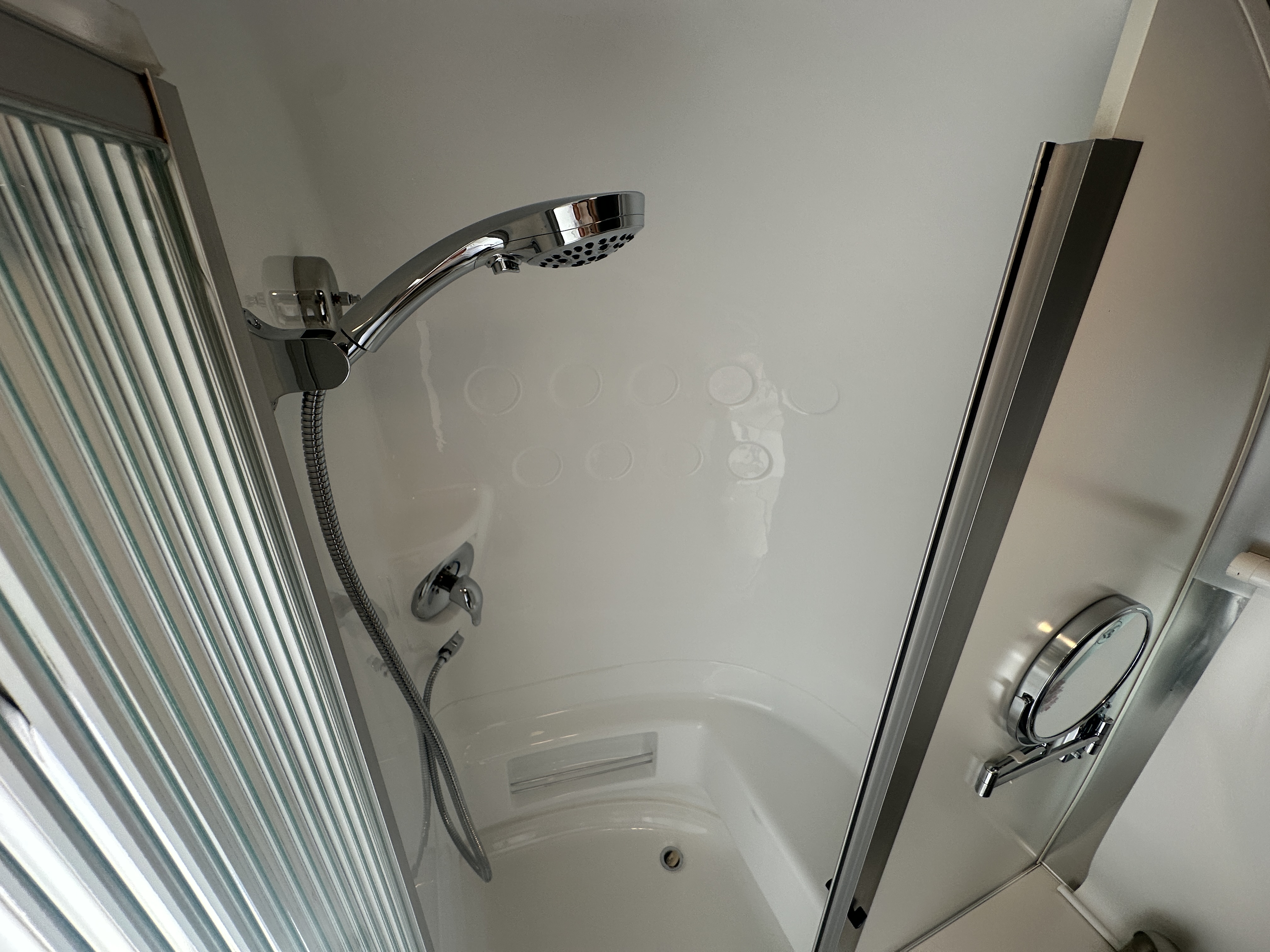 2024 Airstream Bambi 22FB - Image 28