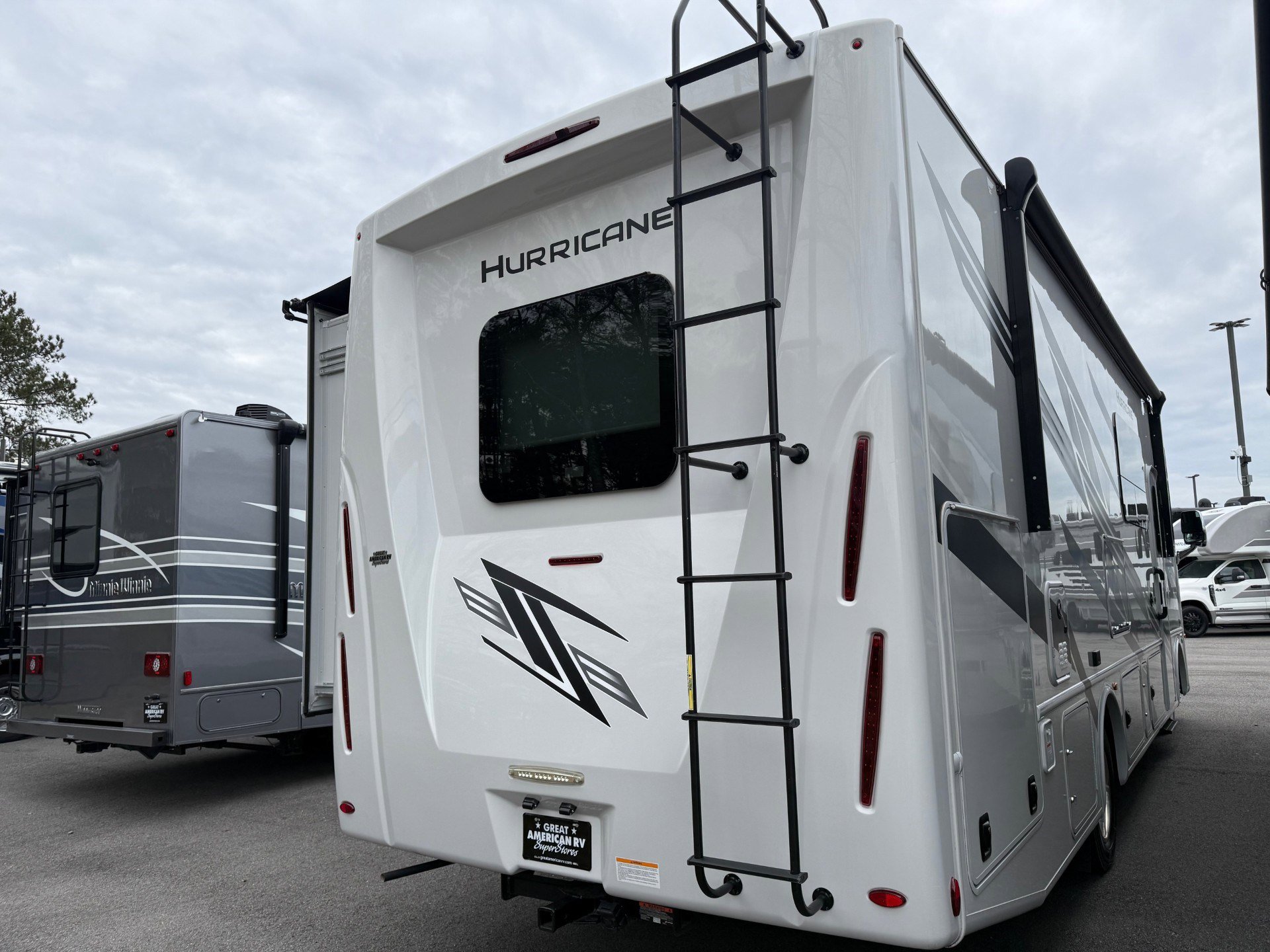 2025 THOR MOTOR COACH HURRICANE 29M - Image 3