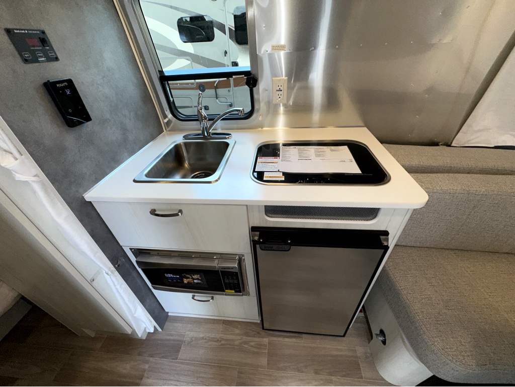 2026 AIRSTREAM BAMBI 16RB - Image 14