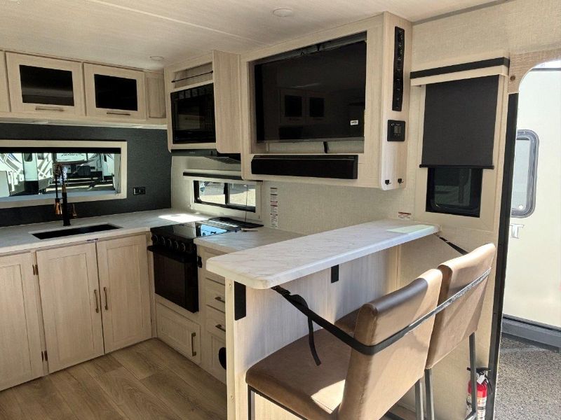2025 Forest River Grand Surveyor 268FKBS - Image 7