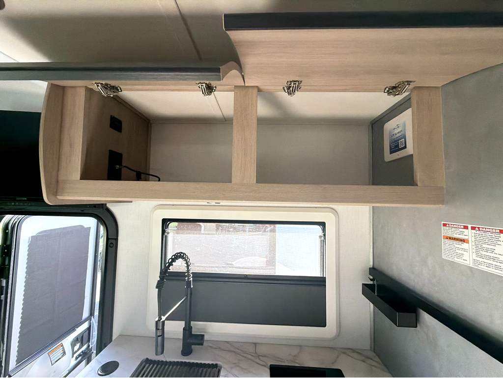 2026 FOREST RIVER SUNSEEKER 2400BDS - Image 25