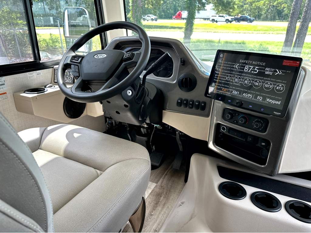 2027 THOR MOTOR COACH HURRICANE 35A - Image 21