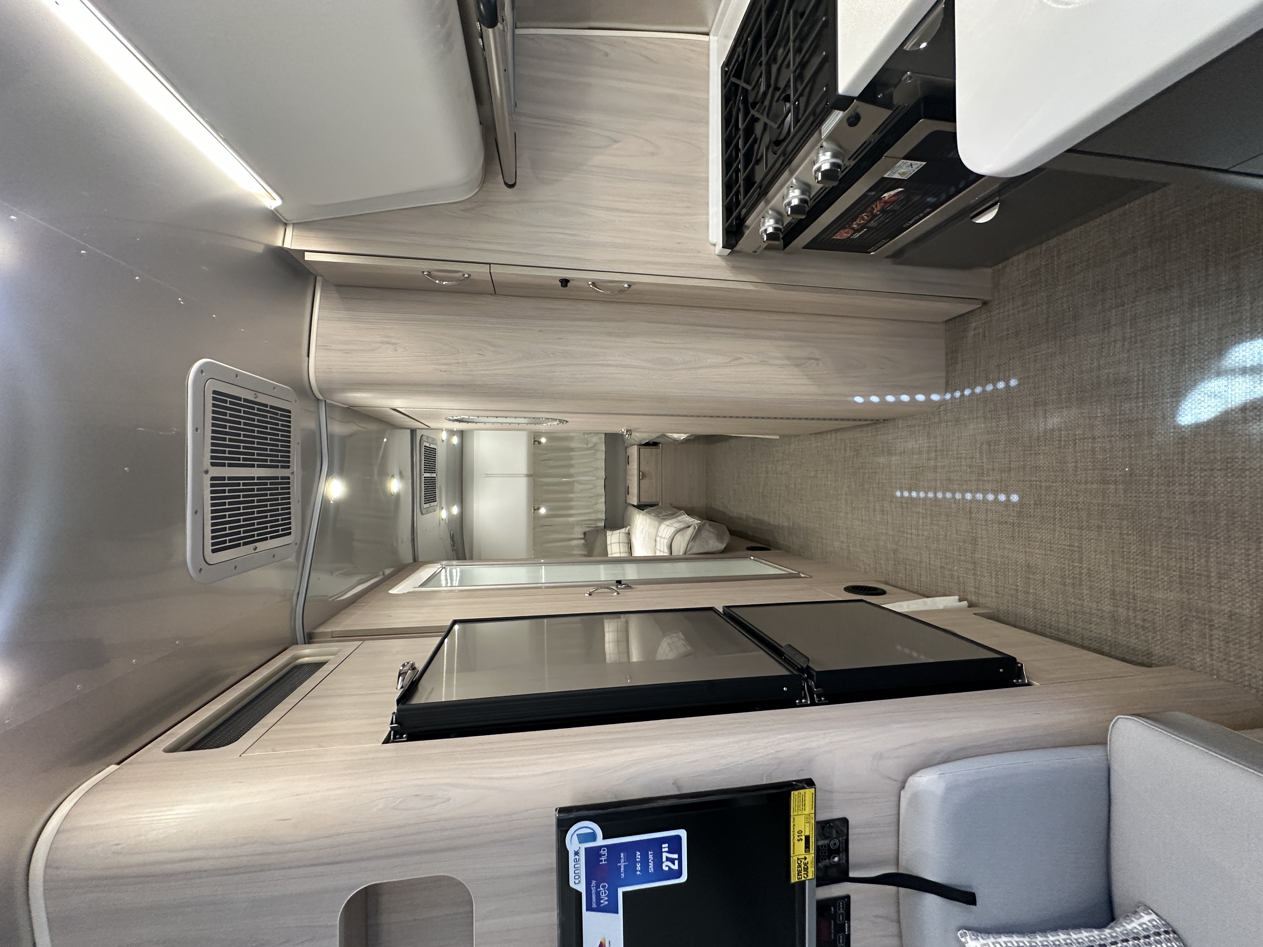 2027 Airstream Globetrotter 25FBT - Image 14