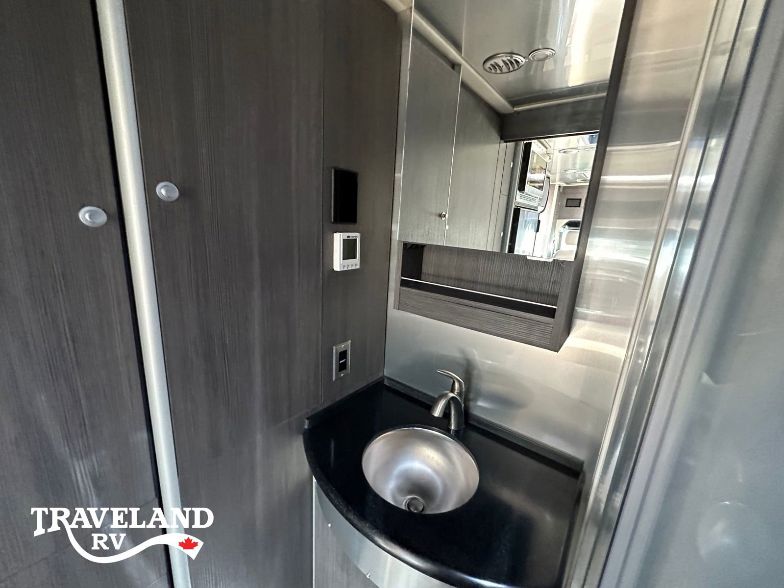 2025 Airstream Atlas Murphy Suite - Image 19