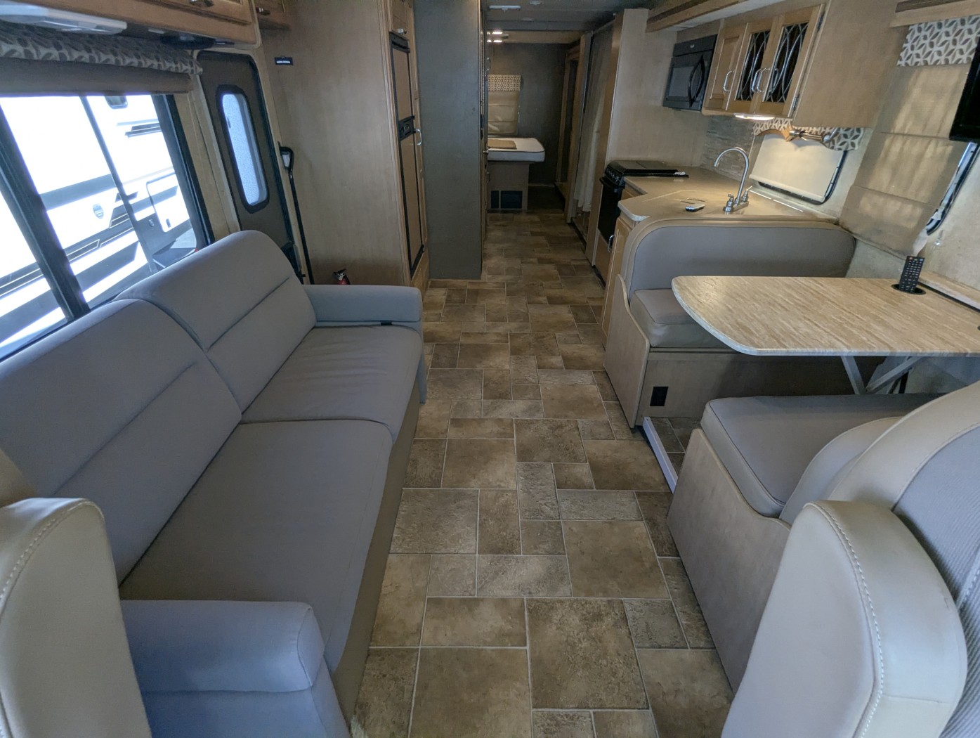 2016 Thor Motor Coach Hurricane 34J - Image 12