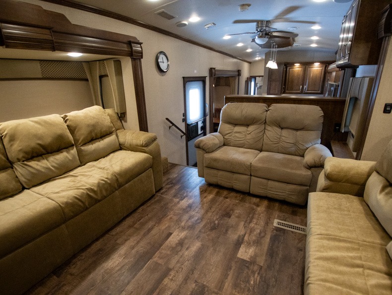 2016 Forest River Cardinal 3825FL - Image 27