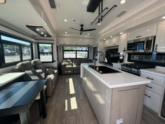 2027 JAYCO PINNACLE 32RLTS - Image 7