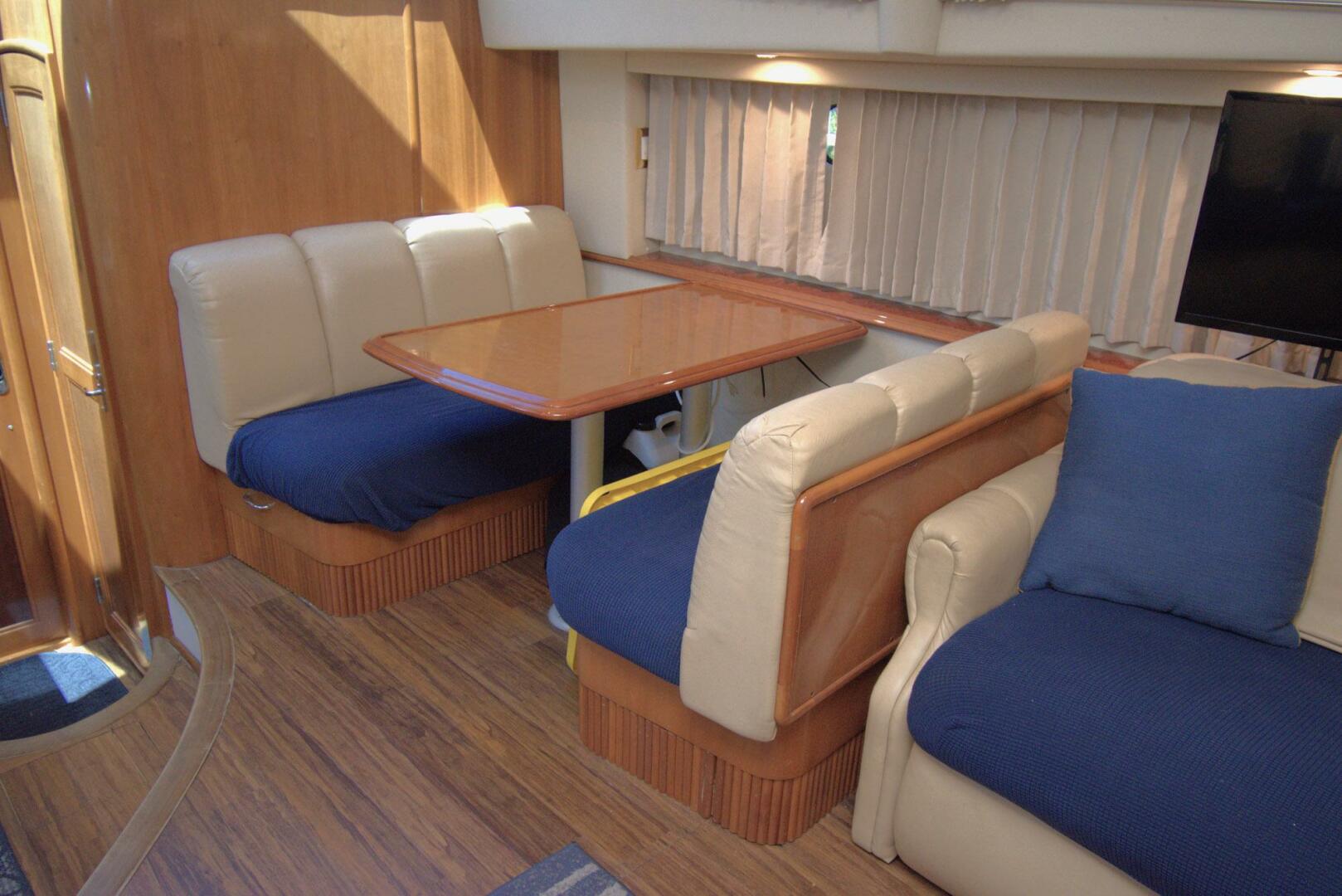 2005 Carver 444 Cockpit Motor Yacht - Image 30