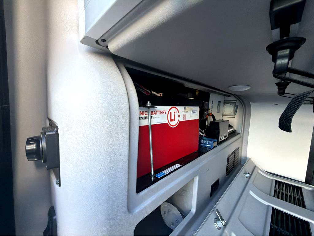 2023 WINNEBAGO REVEL 44E - Image 34