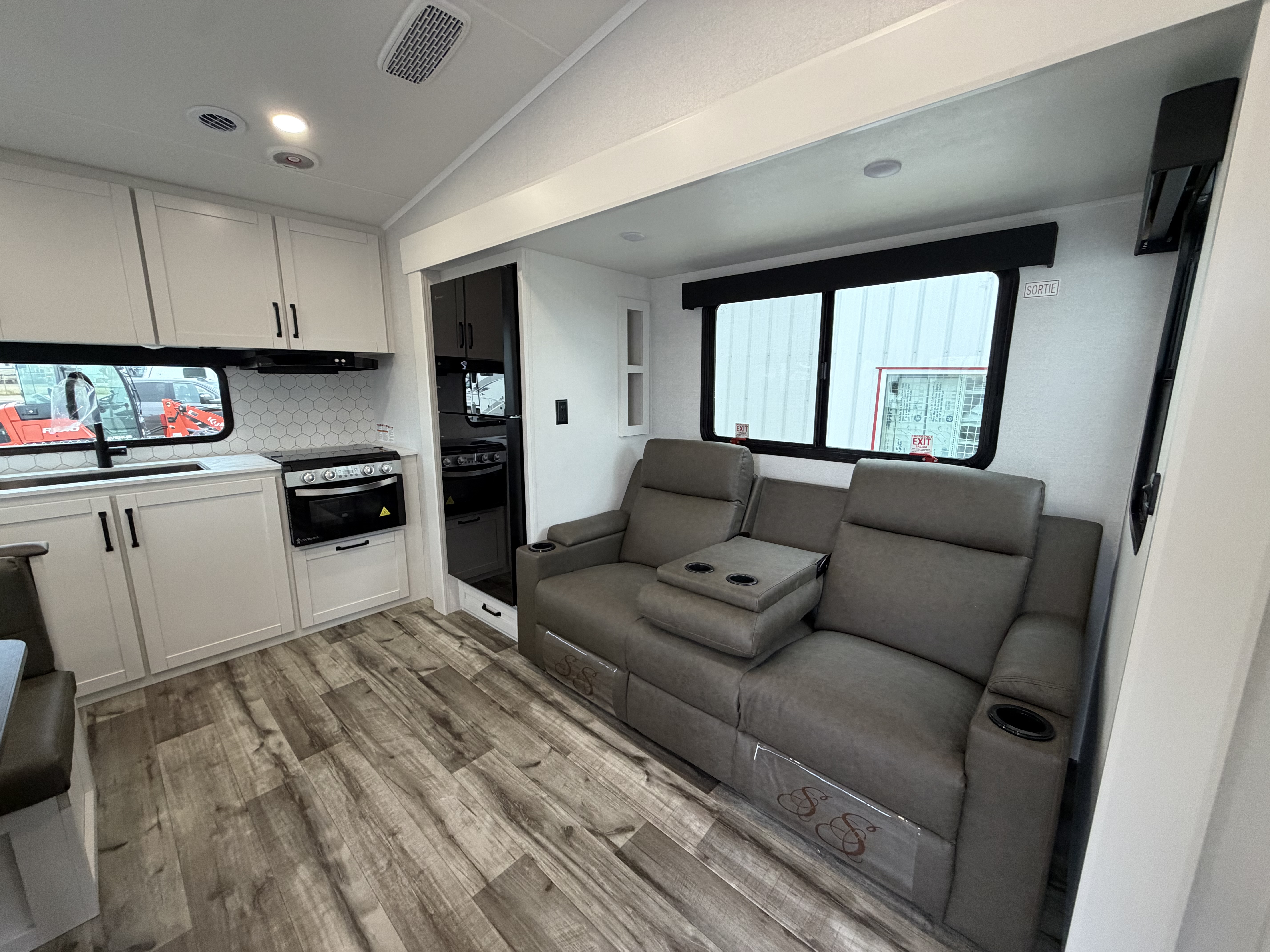 2027 Highland Ridge Open Range Roamer Light Duty 24MLDS - Image 13